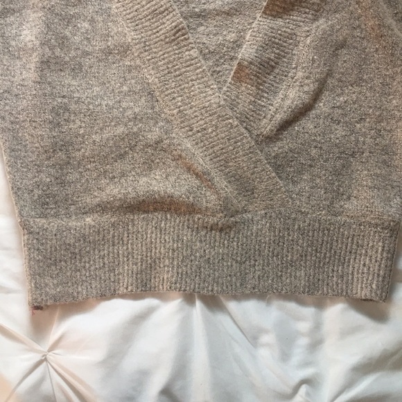 NWOT Forever 21 Deep V sweater - Picture 5 of 6